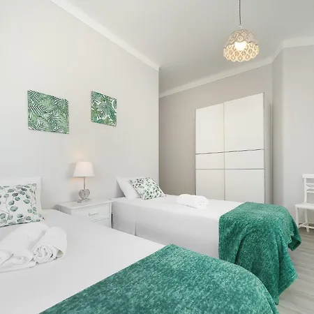 Spacious Stylish Apartment *